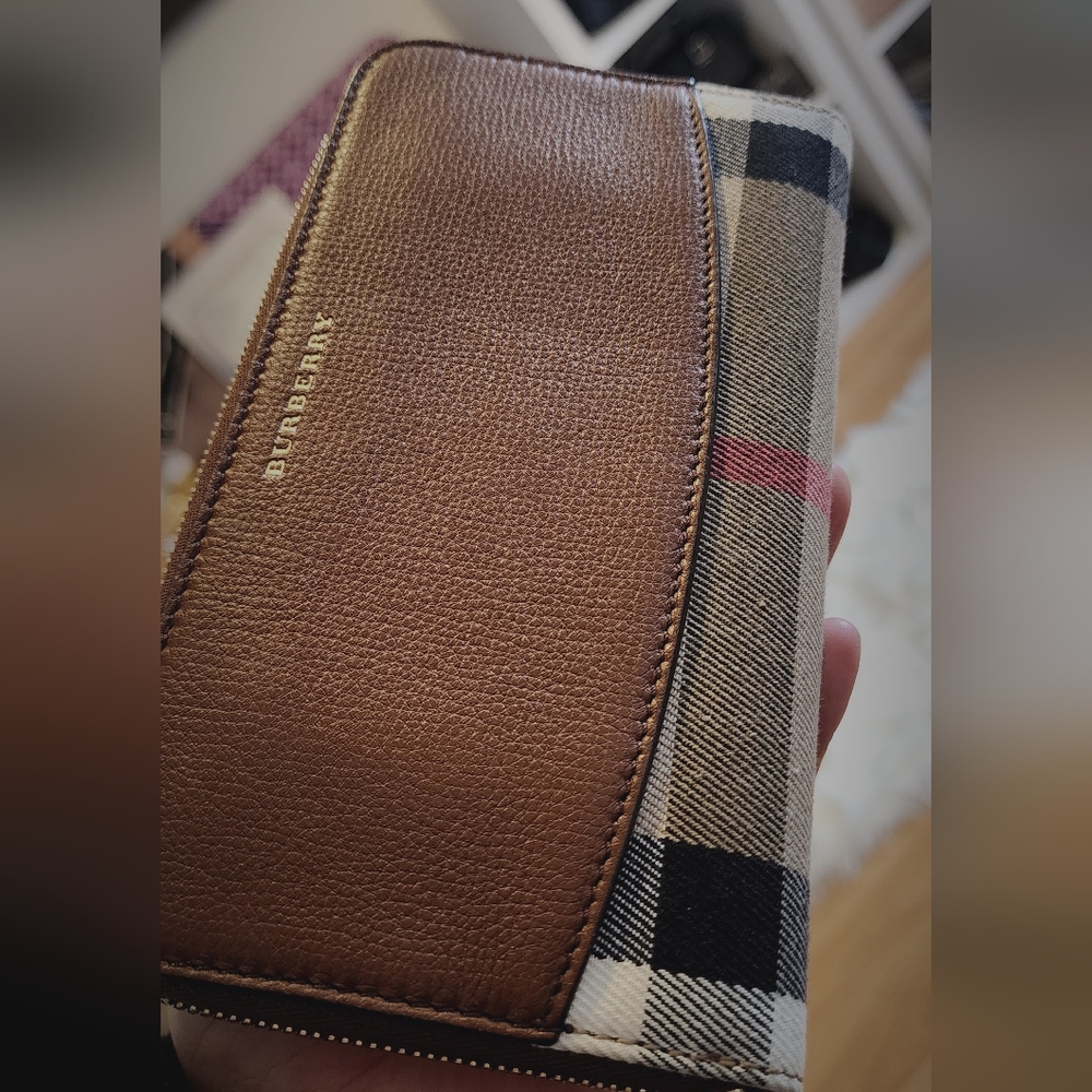 Burberry Elmore Wallet House Check Derby Zip Around New